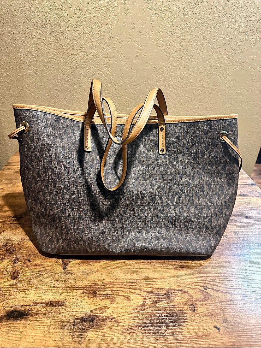 Michael Kors Voyager East West Signature Tote Brown & Black